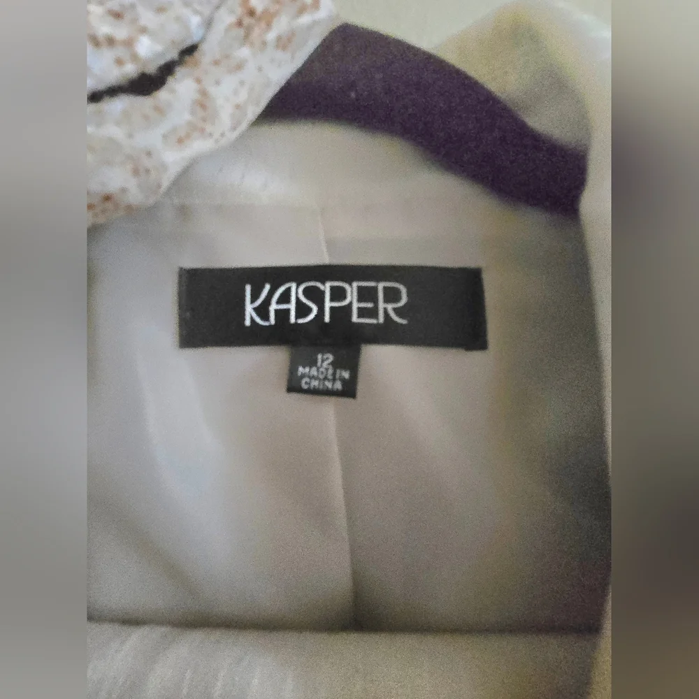 Kasper Womens Creme Pant Suit With Slight Pinstripe Accent - Picture 2 of 9
